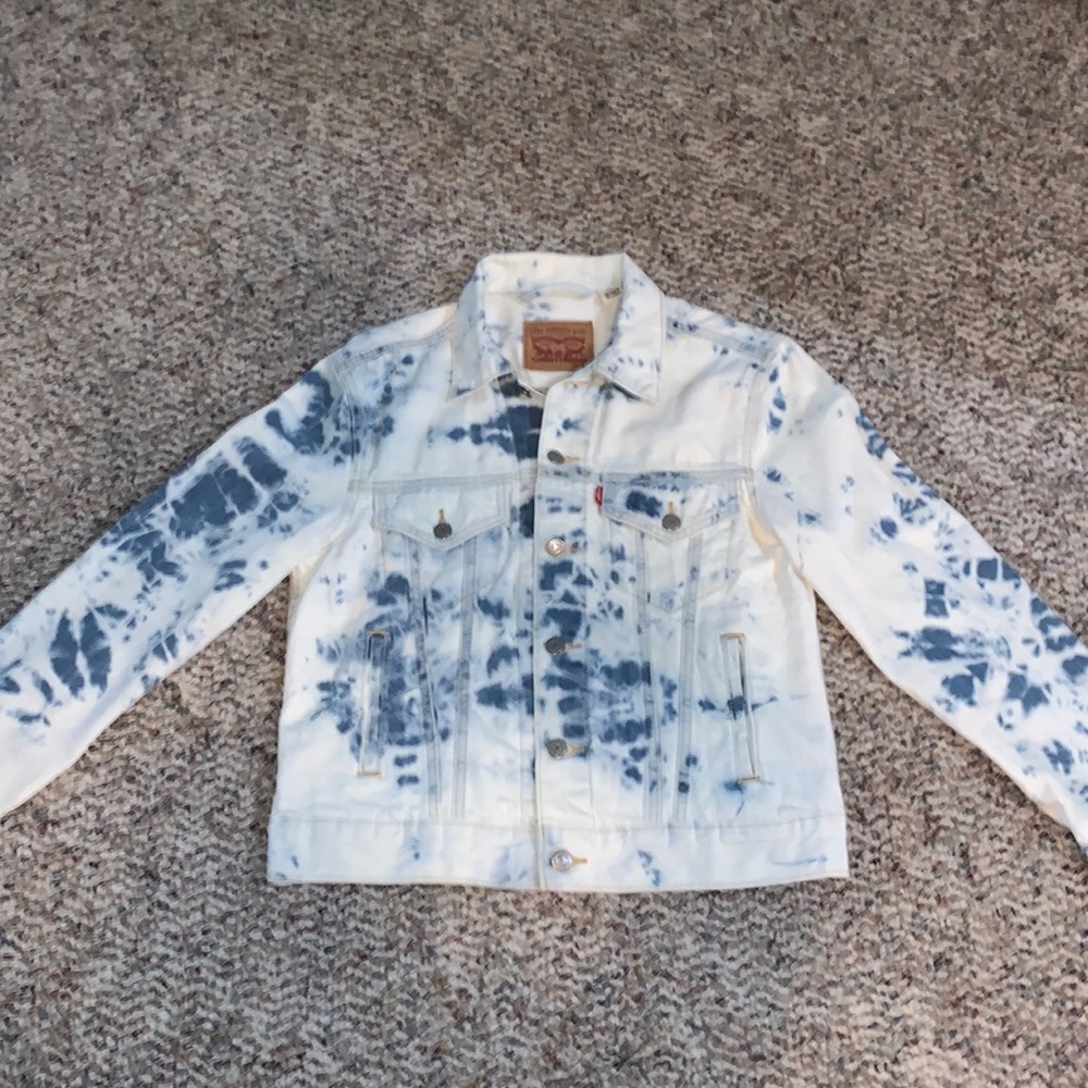 Small white and denim tie dye Levi Jean jacket